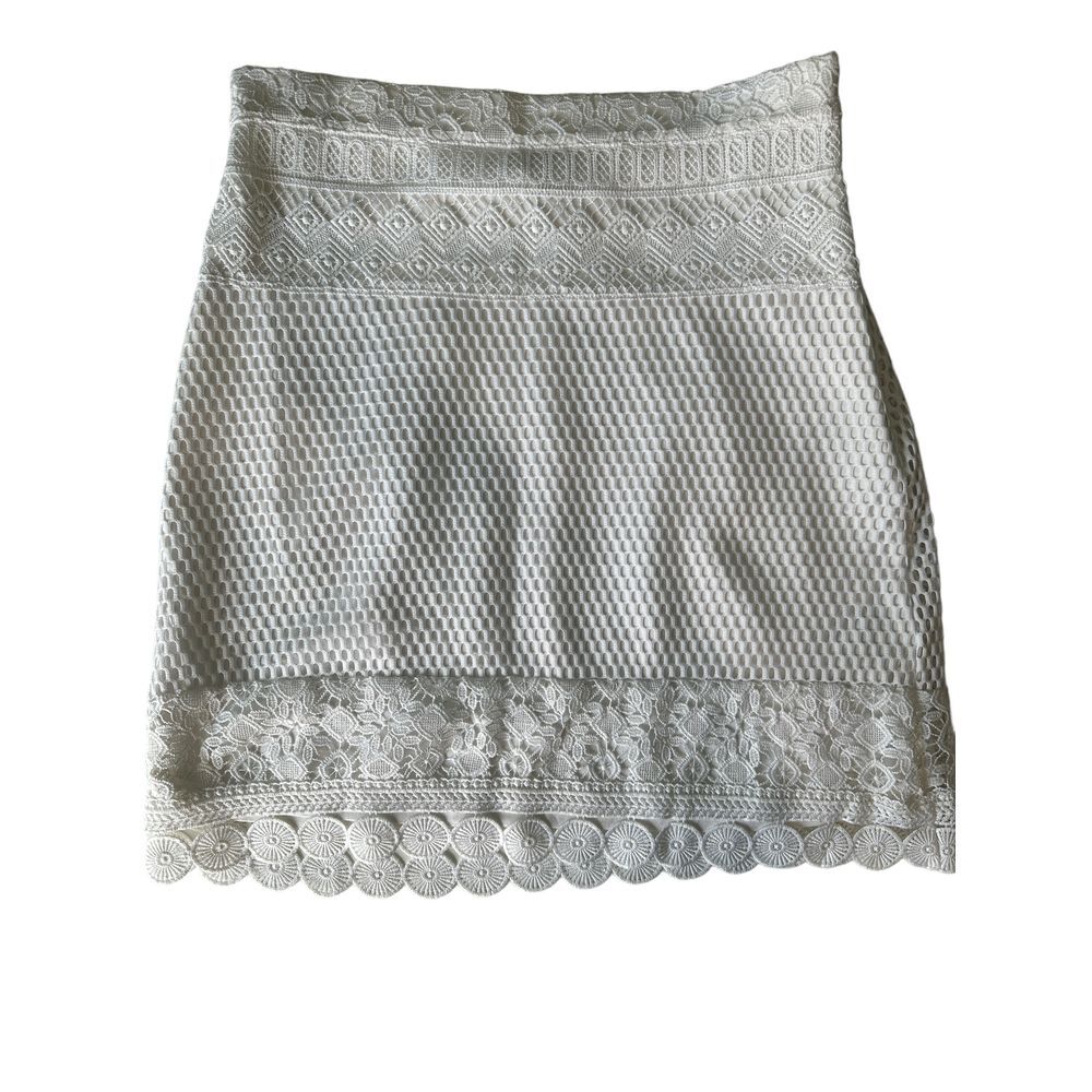 Bebe White Lasercut A Line Skirt Size 6 NWT